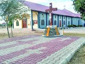 Mwonekano wa maeneo na Kanisa la Parokia ya Watakatifu Wote, Nzuguni, Jimbo Kuu Katoliki la Dodoma.
