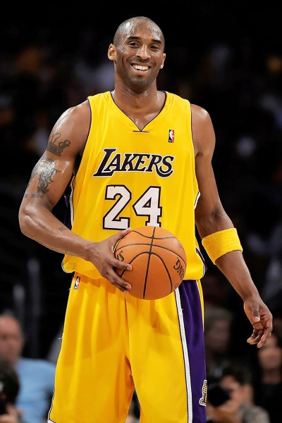 Kobe Bryant ajengewa sanamu