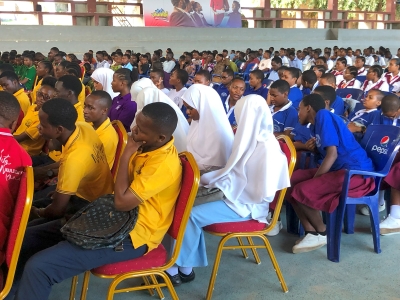 Baadhi ya vijana kutoka shule mbalimbali za Sekondari na Vyuoni wakisikiliza mada wakati wa Kongamano la Vijana lililofanyika katika Chuo cha ufundi Don Bosco, Oysterbay, Jijini Dar es salaam.