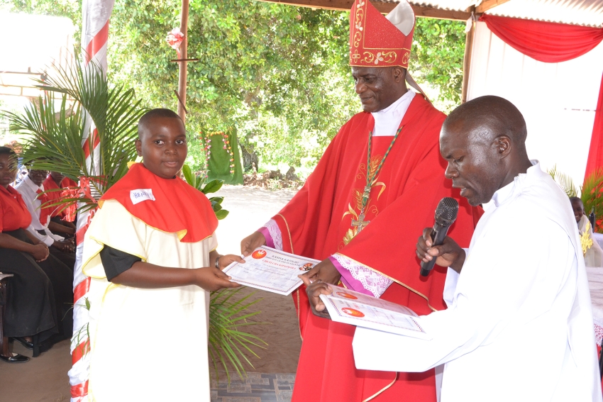 Askofu Mchamungu ataka Waamini kumshukuru Mungu