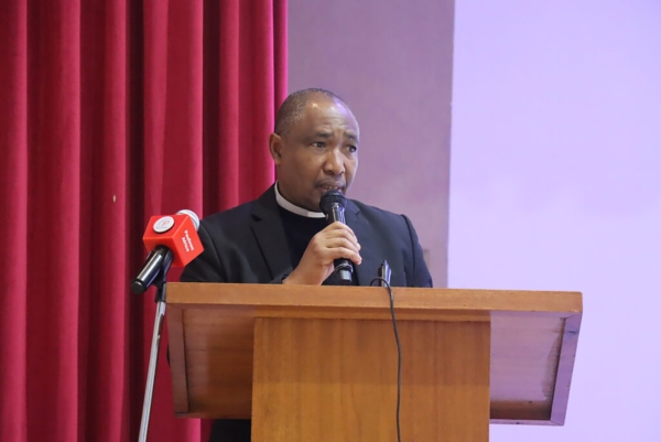 Katibu Mkuu wa AMECEA, Padri Anthony Makunde.