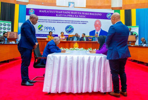 Hafla ya utiaji saini hati ya makubaliano kati ya Mamlaka ya Udhibiti wa Ununuzi wa Umma (PPRA) na Baraza la Taifa la Uwezeshaji Wananchi Kiuchumi (NEEC).